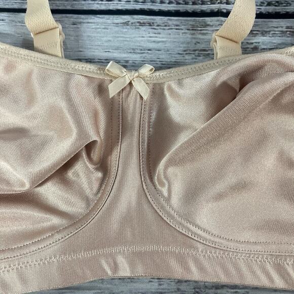 Carnival Minimizer Wireless Bra size 42D Cream Beige Style 517 Opaque Stretch - Picture 2 of 5